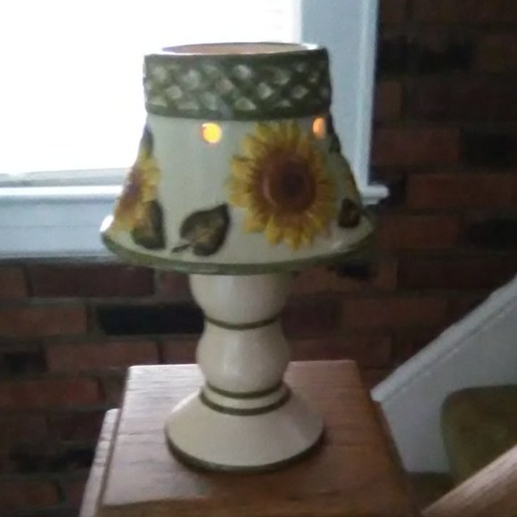 Sunflower Candleholder with Shade - Picture 10 of 12